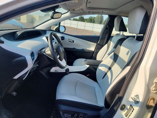 2017 TOYOTA PRIUS