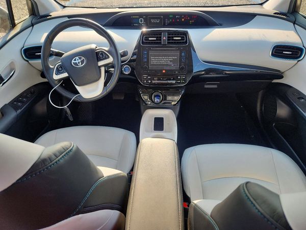 2017 TOYOTA PRIUS