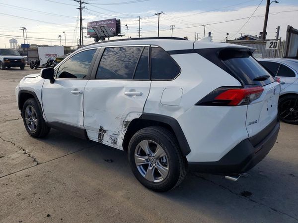 2025 TOYOTA RAV4 XLE