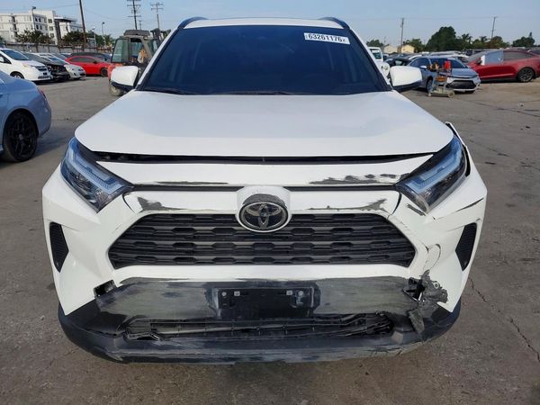 2025 TOYOTA RAV4 XLE