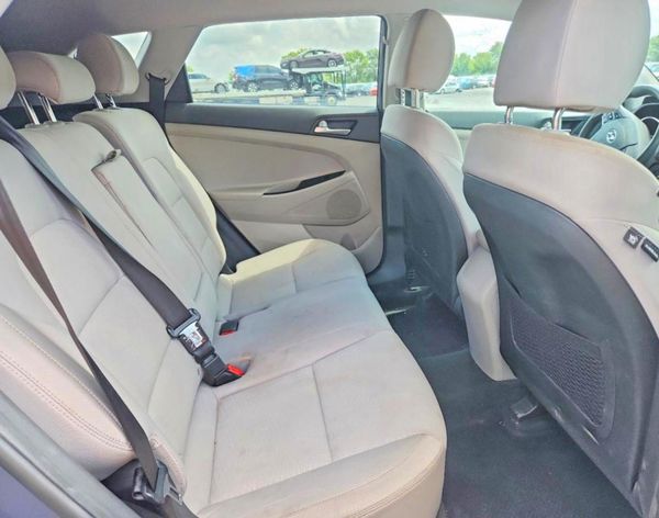 2021 HYUNDAI TUCSON SE