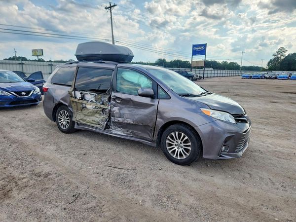 2018 TOYOTA SIENNA