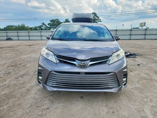 2018 TOYOTA SIENNA