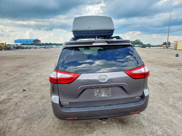 2018 TOYOTA SIENNA