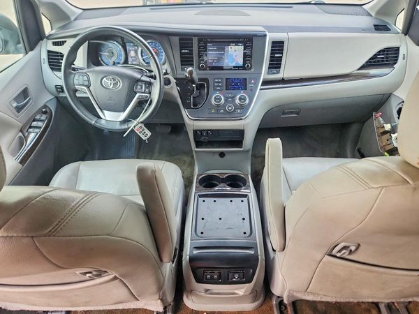2018 TOYOTA SIENNA