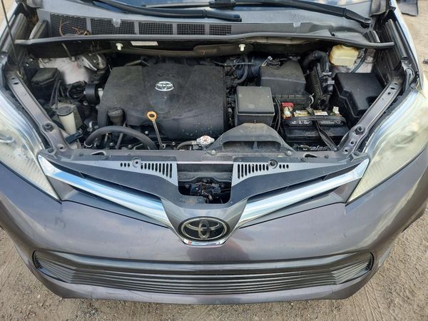 2018 TOYOTA SIENNA