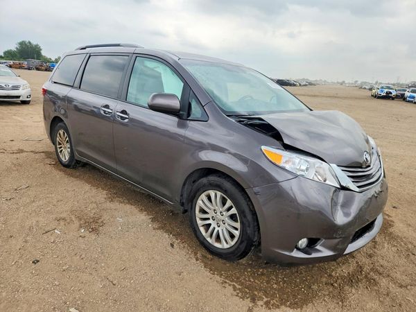 2015 TOYOTA SIENNA