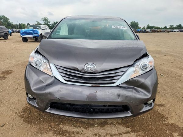 2015 TOYOTA SIENNA