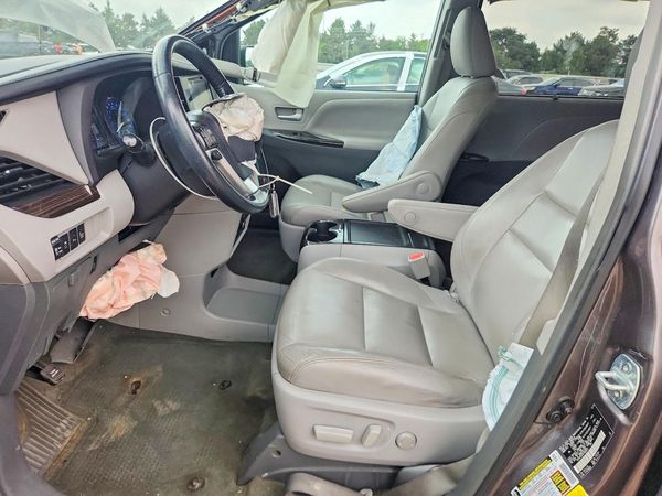 2015 TOYOTA SIENNA