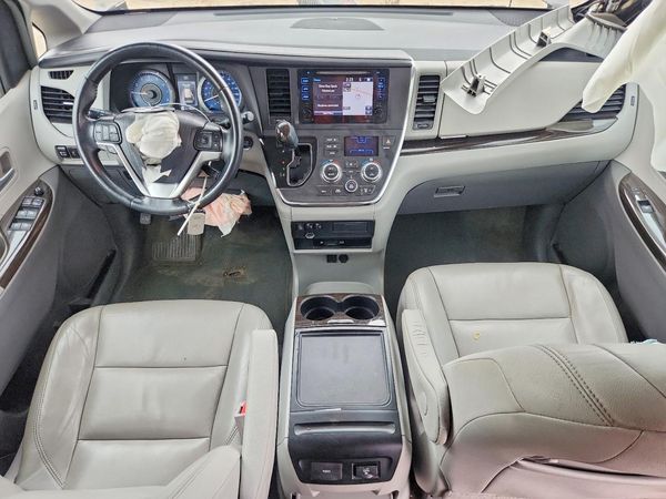 2015 TOYOTA SIENNA