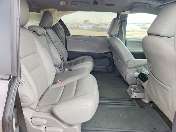 2015 TOYOTA SIENNA