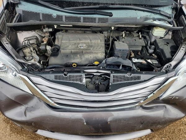 2015 TOYOTA SIENNA