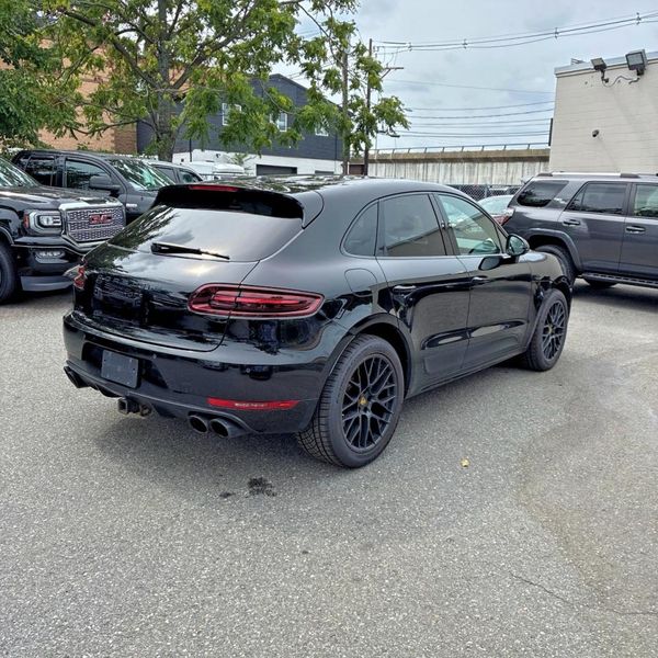 2017 PORSCHE MACAN