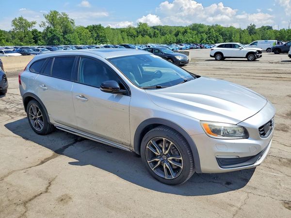 2018 VOLVO V60 CROSS COUNTRY — Passenger 3/4