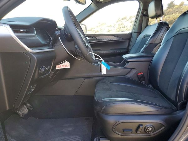 2023 JEEP GRAND CHEROKEE Laredo, Altitude