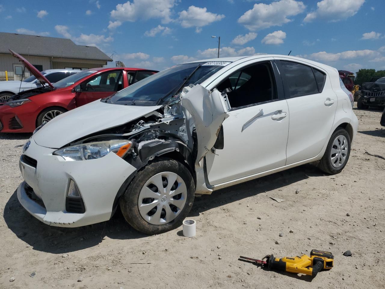 2014 TOYOTA PRIUS — Front 3/4