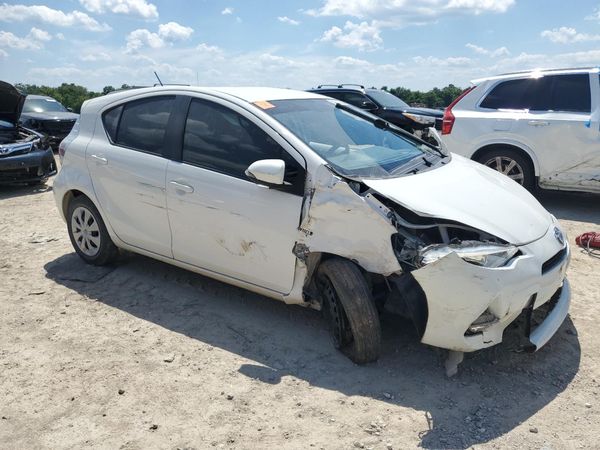 2014 TOYOTA PRIUS — Passenger 3/4