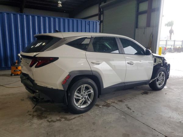 2026 HYUNDAI TUCSON SE