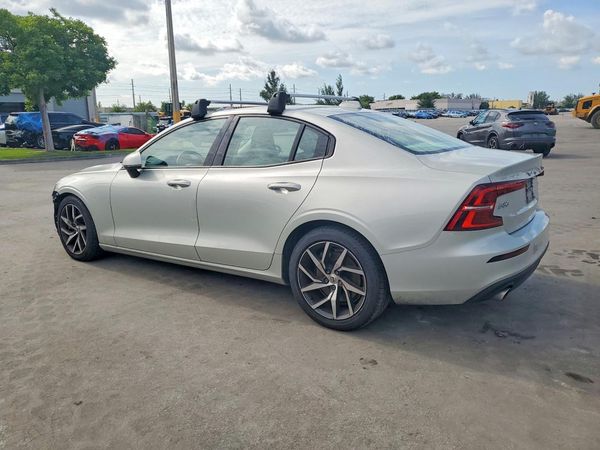 2019 VOLVO S60 Momentum
