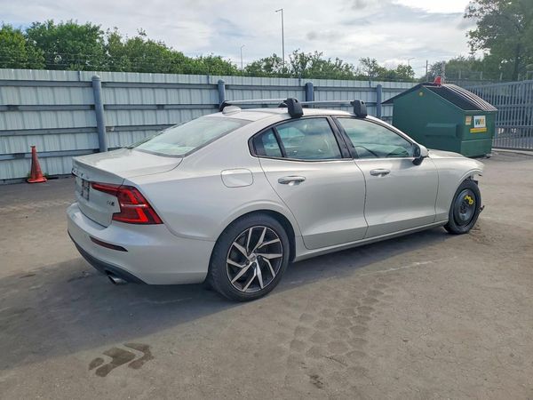 2019 VOLVO S60 Momentum