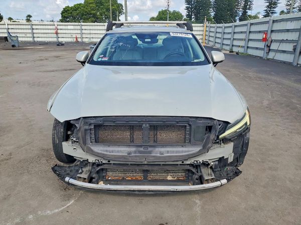 2019 VOLVO S60 Momentum