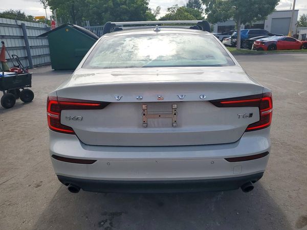 2019 VOLVO S60 Momentum