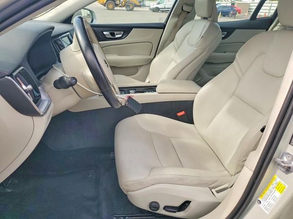 2019 VOLVO S60 Momentum