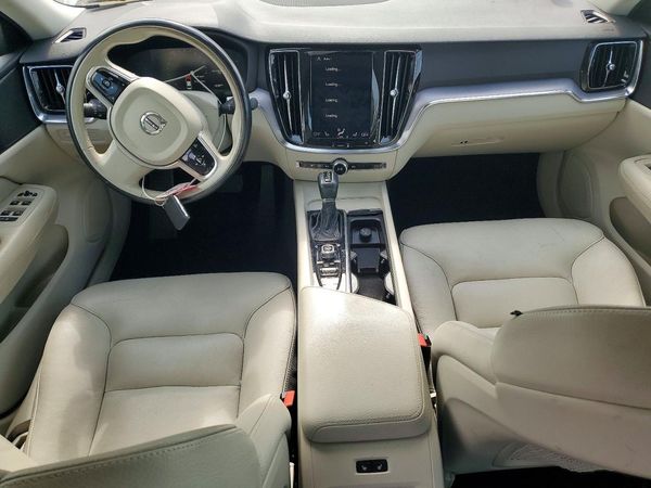 2019 VOLVO S60 Momentum
