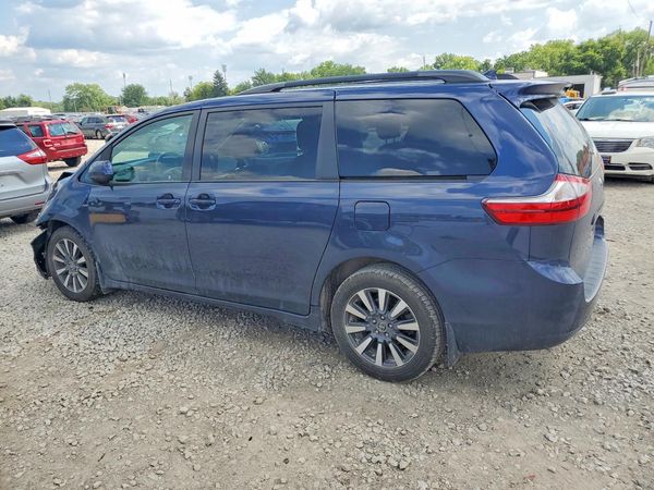 2018 TOYOTA SIENNA