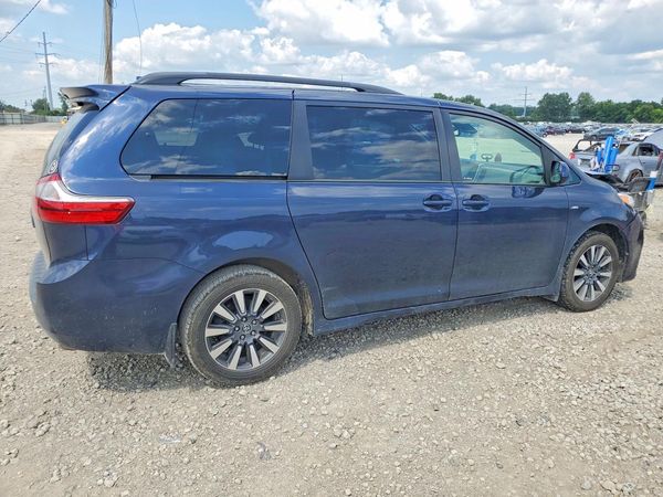 2018 TOYOTA SIENNA