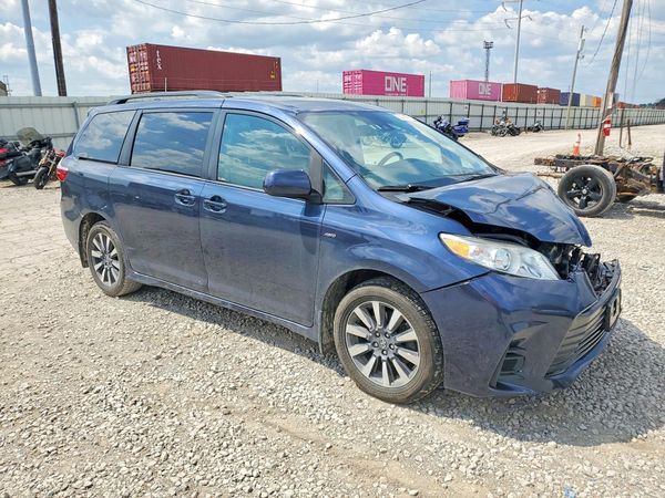 2018 TOYOTA SIENNA