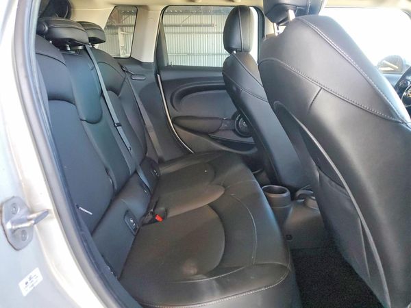 2018 MINI COOPER