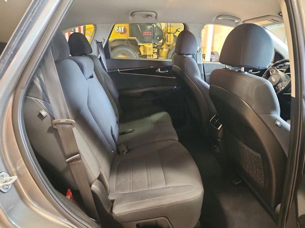 2018 KIA SORENTO L, LX
