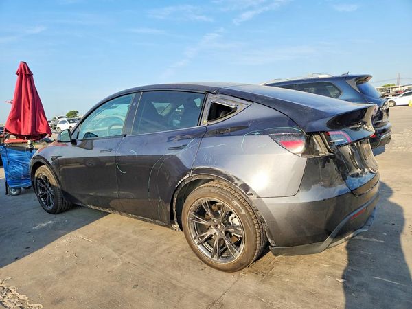 2025 TESLA MODEL Y