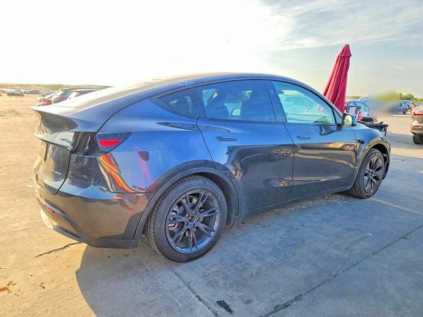 2025 TESLA MODEL Y