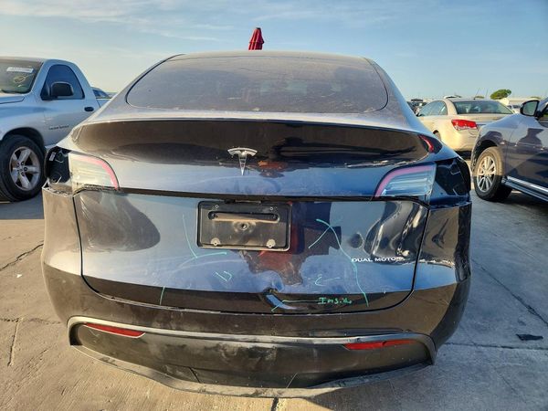 2025 TESLA MODEL Y