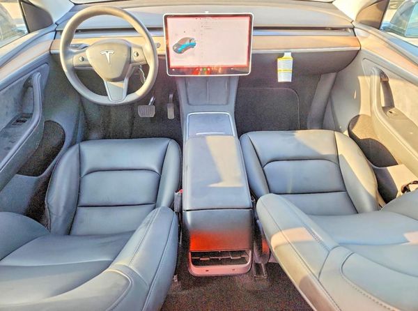 2025 TESLA MODEL Y
