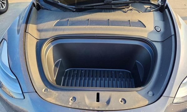 2025 TESLA MODEL Y