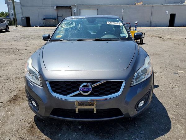 2013 VOLVO C30