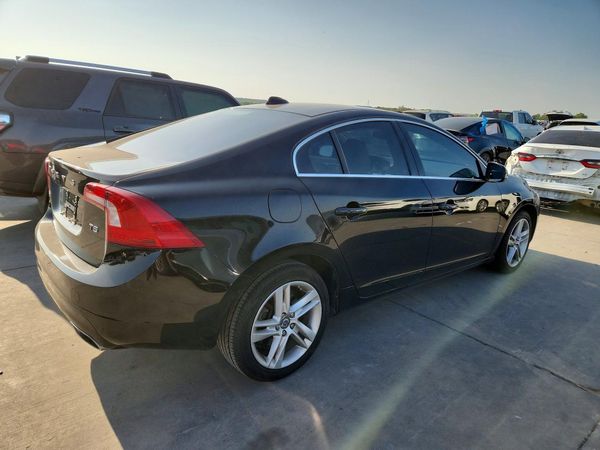 2015 VOLVO S60