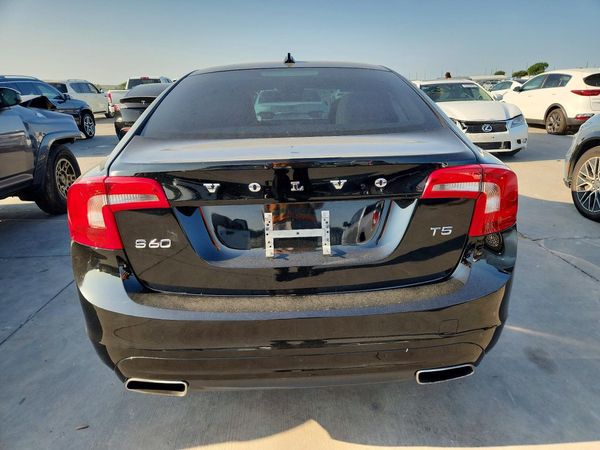 2015 VOLVO S60