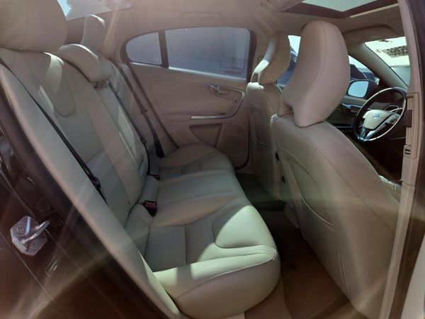 2015 VOLVO S60