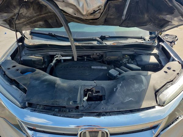2019 HONDA PILOT EXL — Engine bay