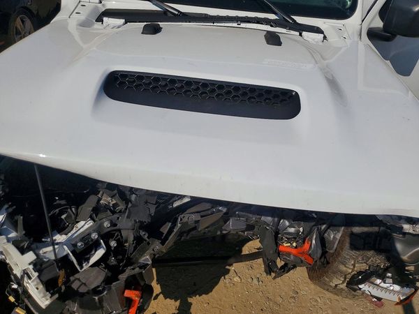 2026 JEEP GLADIATOR Mojave — Engine bay