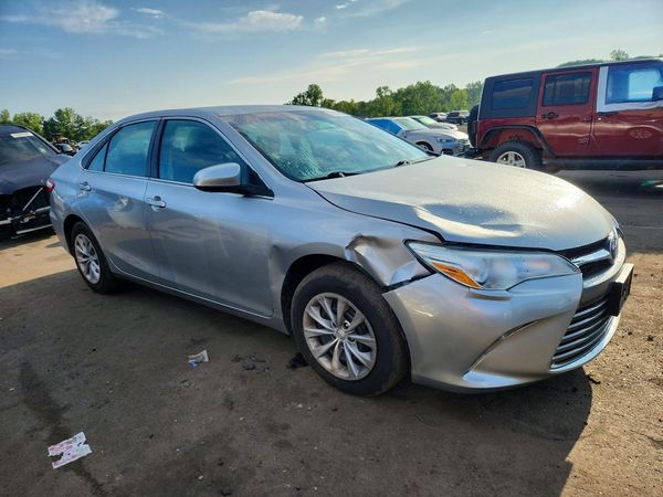 2016 TOYOTA CAMRY