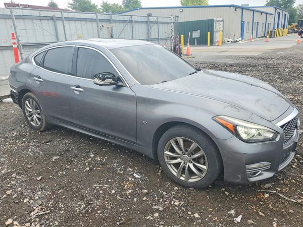 2016 INFINITI Q70