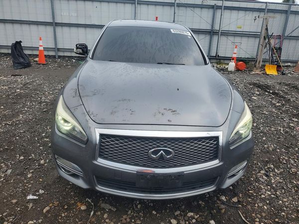 2016 INFINITI Q70