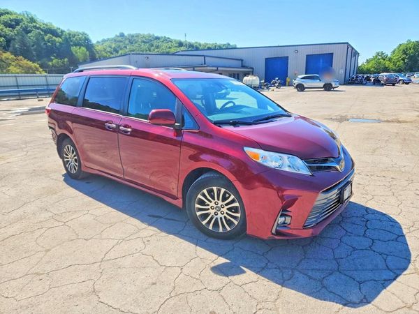 2018 TOYOTA SIENNA
