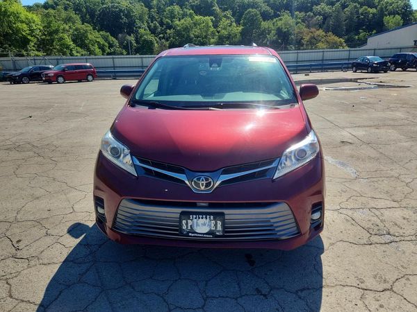 2018 TOYOTA SIENNA