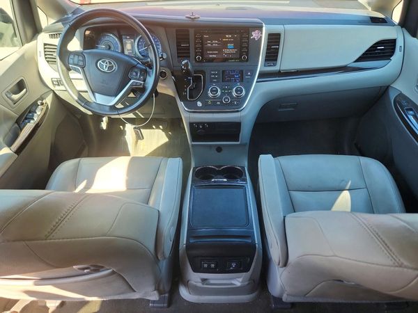 2018 TOYOTA SIENNA